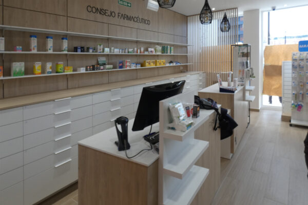 Mostrador de la Farmacia Garatea en Lezkairu.