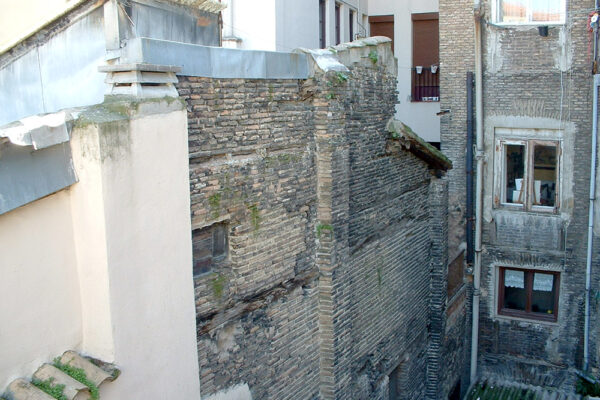 Rehabilitación Integral de un edificio de viviendas. Fachadas, instalaciones y accesos, en Mañueta 3, Pamplona.