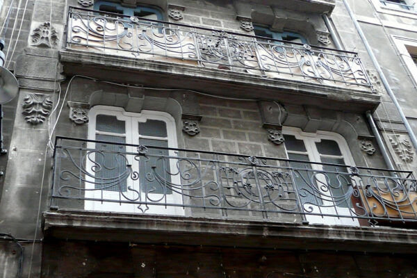 Rehabilitación Integral de un edificio de viviendas. Fachadas, instalaciones, accesos y eliminación de barreras arquitectónicas. Instalación de Ascensor adaptado a personas con movilidad reducida, en San Gregorio 34-36, Pamplona.