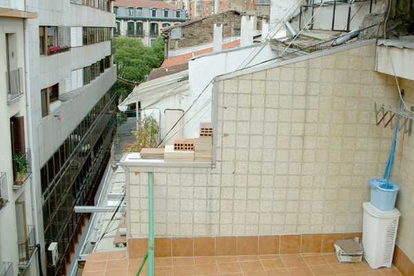 Rehabilitación Integral de un edificio de viviendas. Fachadas, instalaciones, accesos y eliminación de barreras arquitectónicas. Instalación de Ascensor adaptado a personas con movilidad reducida, en San Gregorio 34-36, Pamplona.