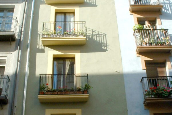 Rehabilitación integral de un edificio de viviendas en Calderería 20, Pamplona.